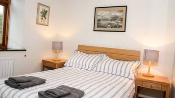 5 habitaciones, tabla de planchar con plancha y cuna de viaje