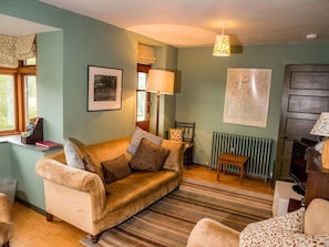 Smart TV, fireplace, table tennis, books - Detatched, Cosy Cottage With Mountain Views - Parking, Sleeps 8, Pet-friendly (Hartsop, Cumbria)
