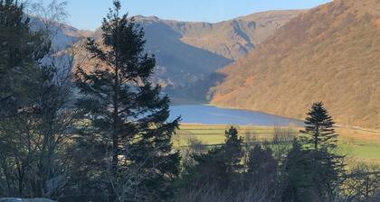 Detatched, Cosy Cottage With Mountain Views - Parking, Sleeps 8, Pet-friendly