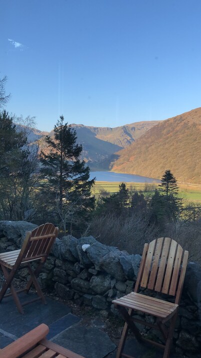 Detatched, Cosy Cottage With Mountain Views - Parking, Sleeps 8, Pet-friendly