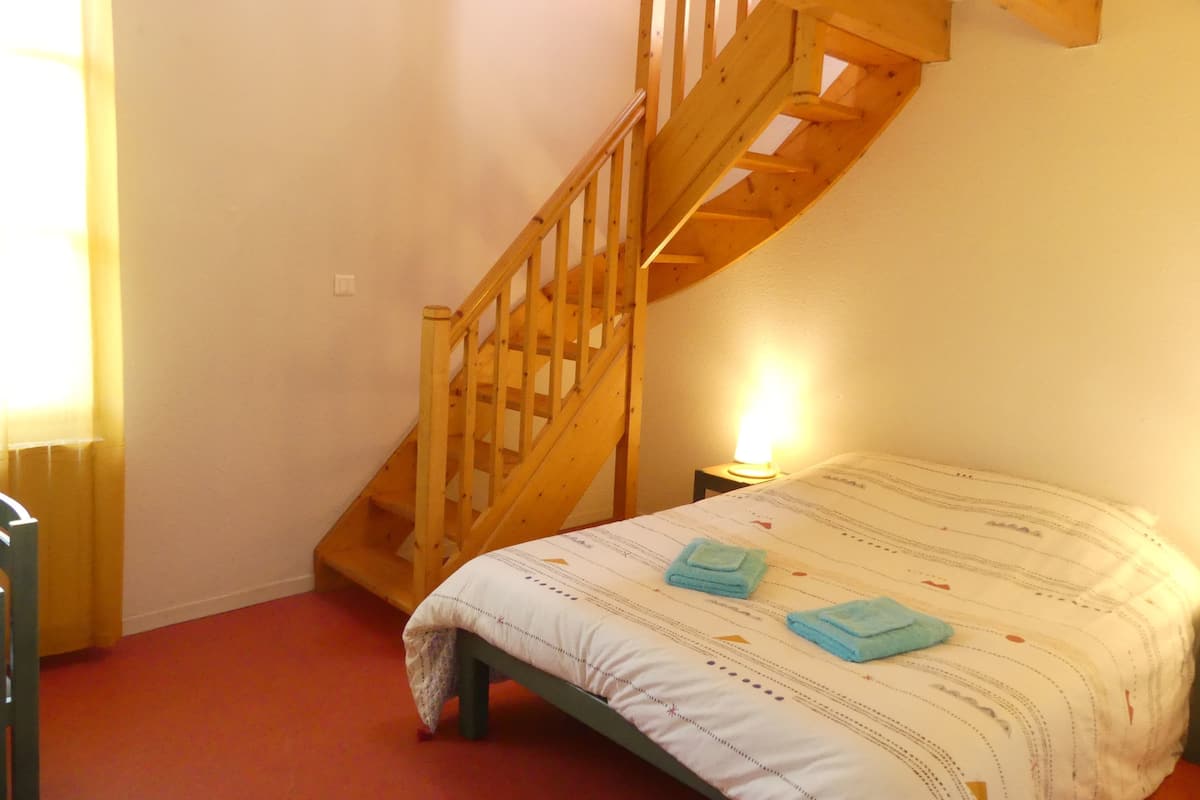 1 bedroom, desk, blackout drapes, bed sheets