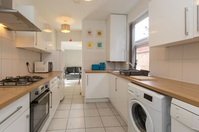Townhouse @ 27 Electricity St Crewe