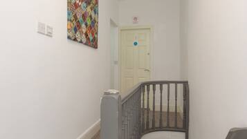 Rumah, kamar mandi pribadi (Whole)