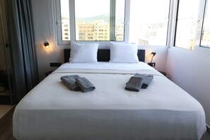 Premium Studio, City View | Egyptian cotton sheets, premium bedding, pillowtop beds, in-room safe - Triple A - Evripidou 36 (Athens)