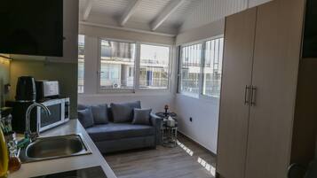 Family Studio | Private kitchen | Fridge, microwave, stovetop, espresso maker