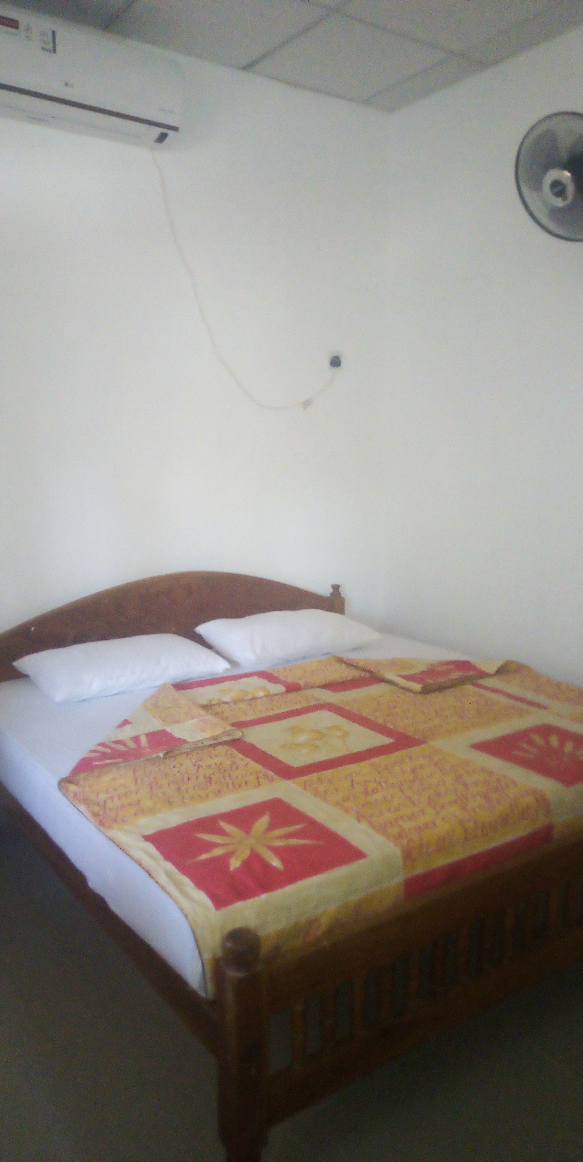 Deluxe Double Room, 1 King Bed | Free WiFi, bed sheets