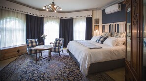 Room (The Dany) | 1 bedroom, Egyptian cotton sheets, premium bedding, down comforters - Schoon Huis Manor (Kempton Park)