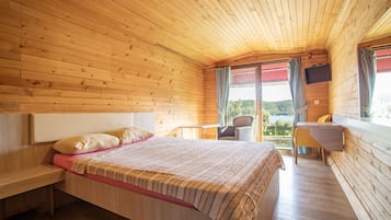 1 bedroom, premium bedding, laptop workspace, soundproofing