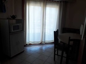 2 habitaciones, decoración personalizada y muebles diferentes 