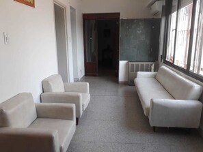 Standard Apartment | Living room | 32-inch Smart TV with satellite channels, TV - Departamentos MTD (Balcarce)