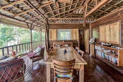 Wonderful beachfront house with breathtaking views & a shared pool