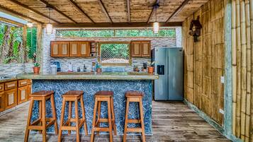 Frigorifero, forno, piano cottura, lavastoviglie