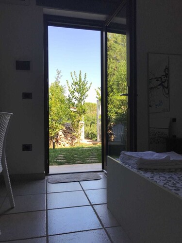 Dependance tra gli ulivi