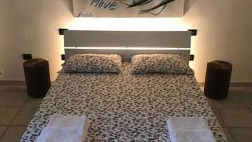 Double Room, Garden View | Blackout curtains, bed sheets