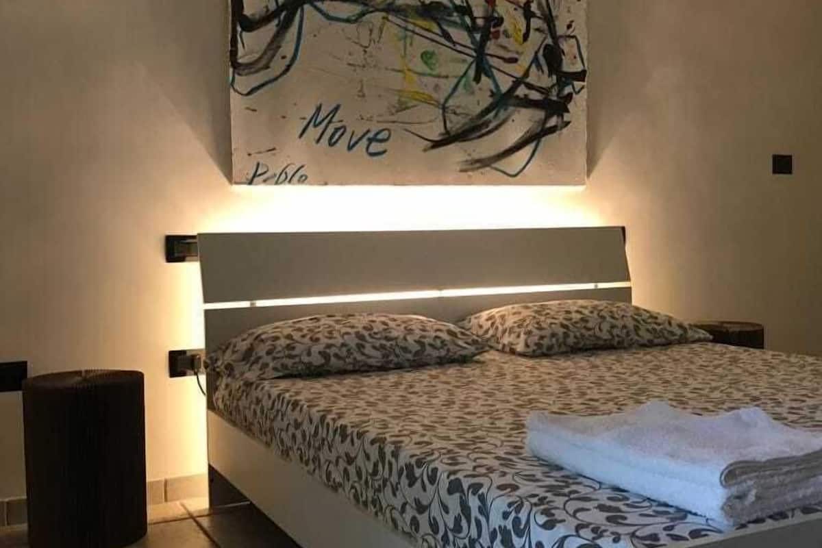 Double Room, Garden View | Blackout curtains, bed sheets