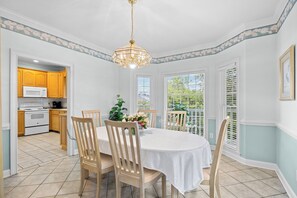 Dining - Raised Beach House, Furnished Sundeck, Grill, Easy Walk to Beach, Dog Friendly (Pawleys Island)