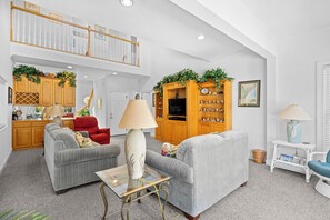 Smart TV, DVD player - Raised Beach House, Furnished Sundeck, Grill, Easy Walk to Beach, Dog Friendly (Pawleys Island)