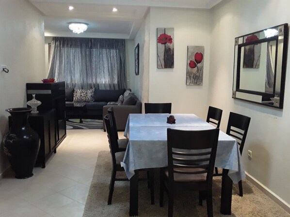 Superior Apartment, 2 Bedrooms | In-room dining