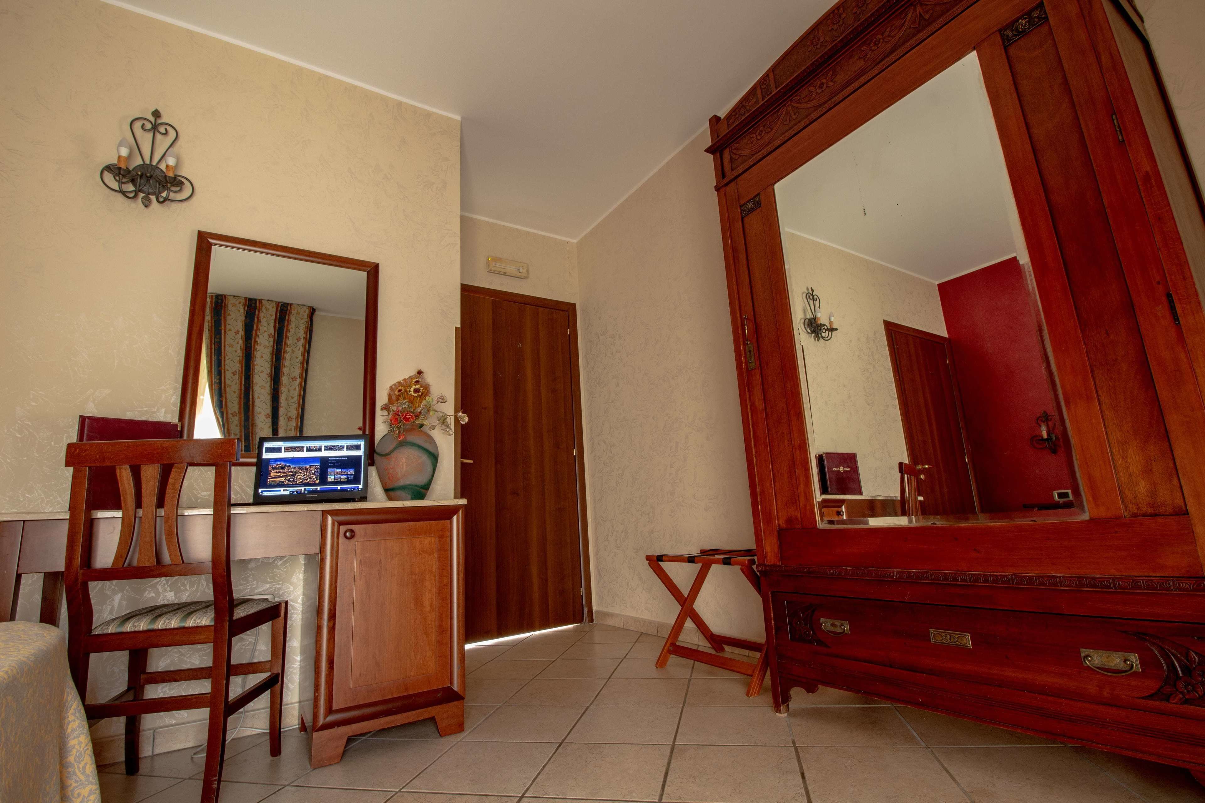 Superior-Doppelzimmer | Minibar, Zimmersafe, Schreibtisch, schallisolierte Zimmer