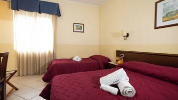 Camera Tripla | Minibar, in-room safe, desk, soundproofing