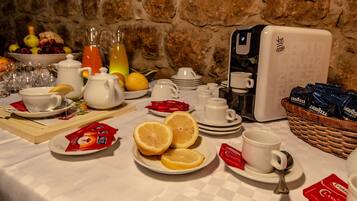 Sudah termasuk sarapan prasmanan setiap hari