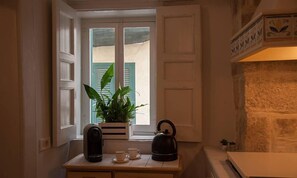 Apartment, 1 Bedroom, Annex Building | Private kitchen | Electric kettle - Al Vico (Trani)