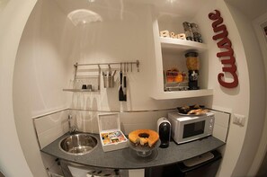 Free daily self-serve breakfast