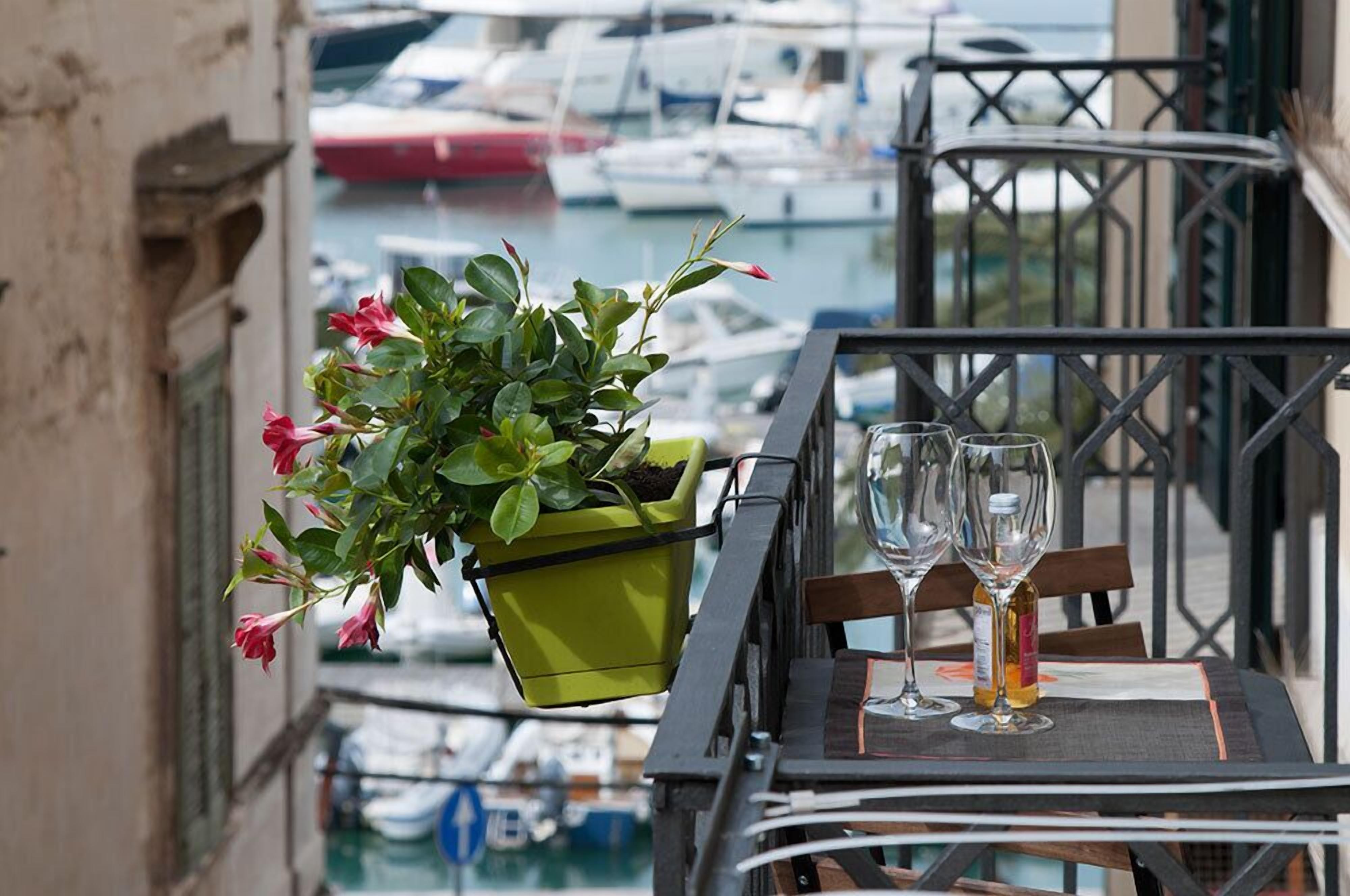 Comfort Τετράκλινο Δωμάτιο | Μπαλκόνι