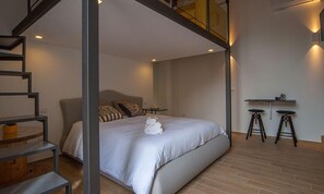 Quarto quádruplo conforto | Cofres nos quartos, individualmente decorados