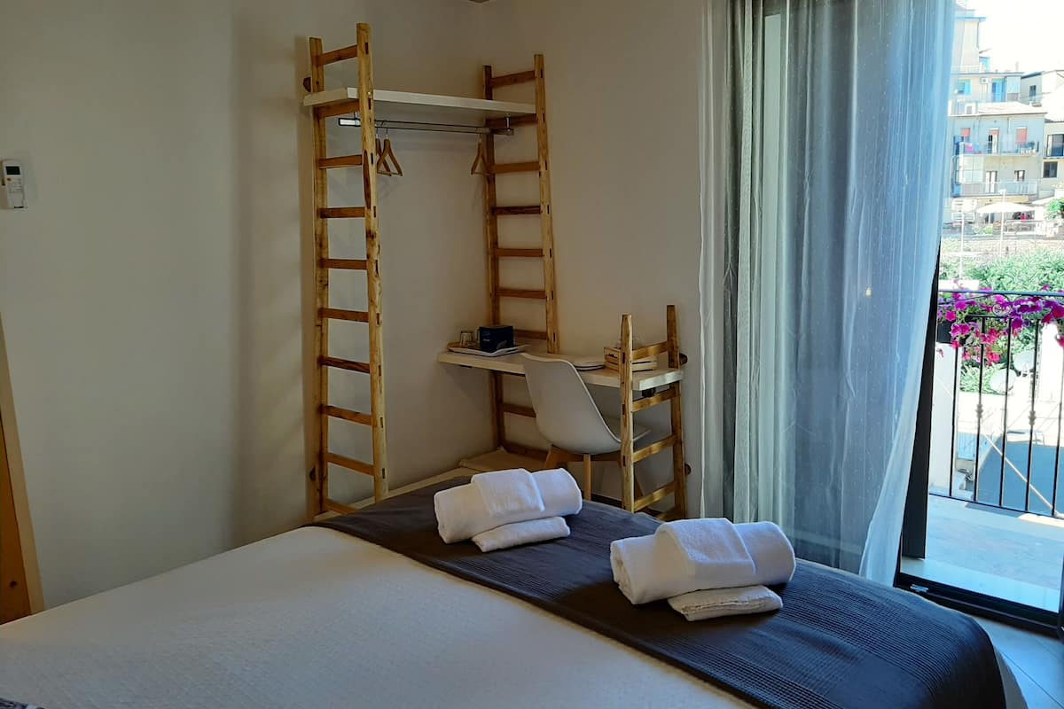 Comfort Room | Premium bedding, down comforters, memory foam beds