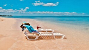 Beach nearby, sun-loungers, beach towels