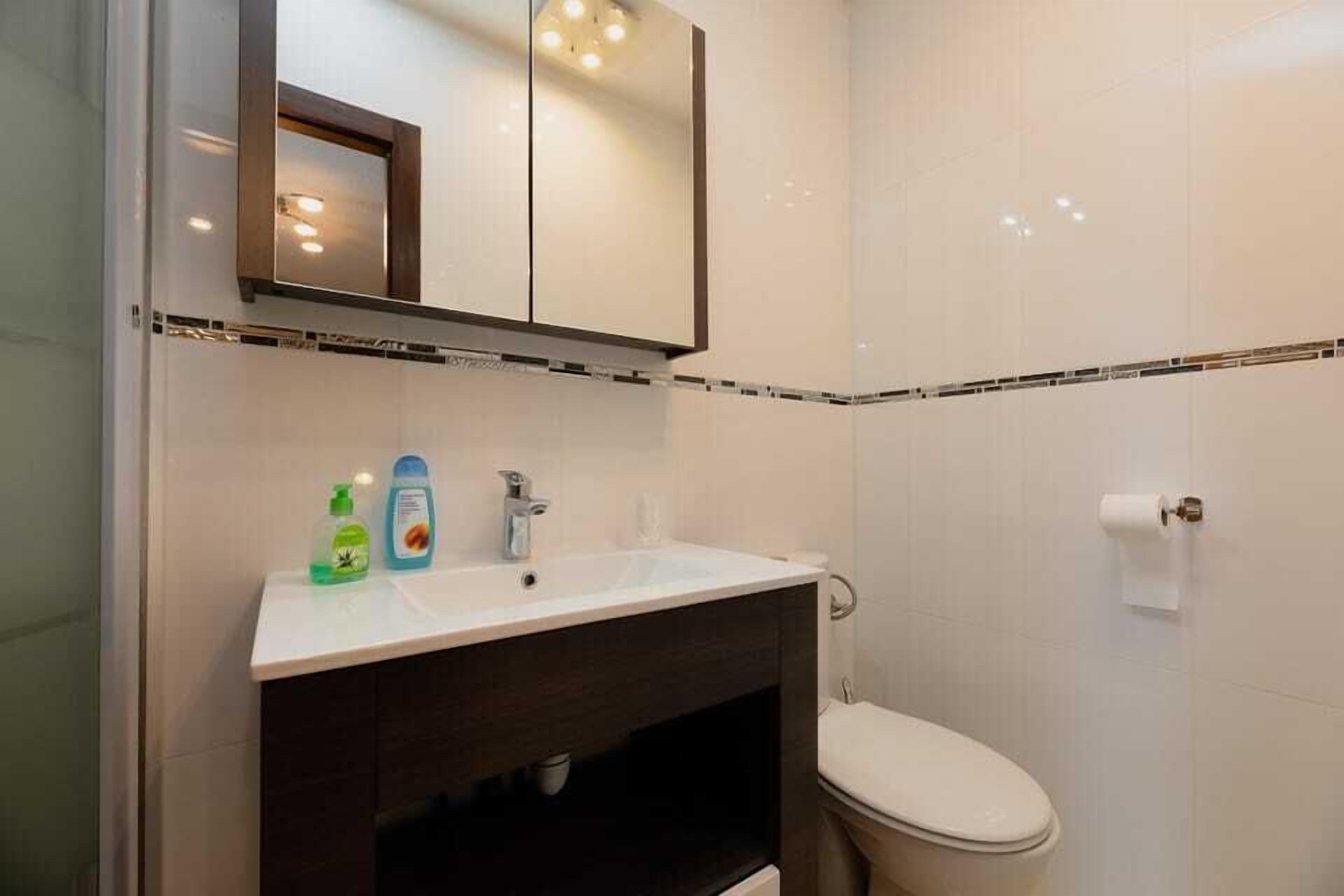 standard triple room | bathroom | towels