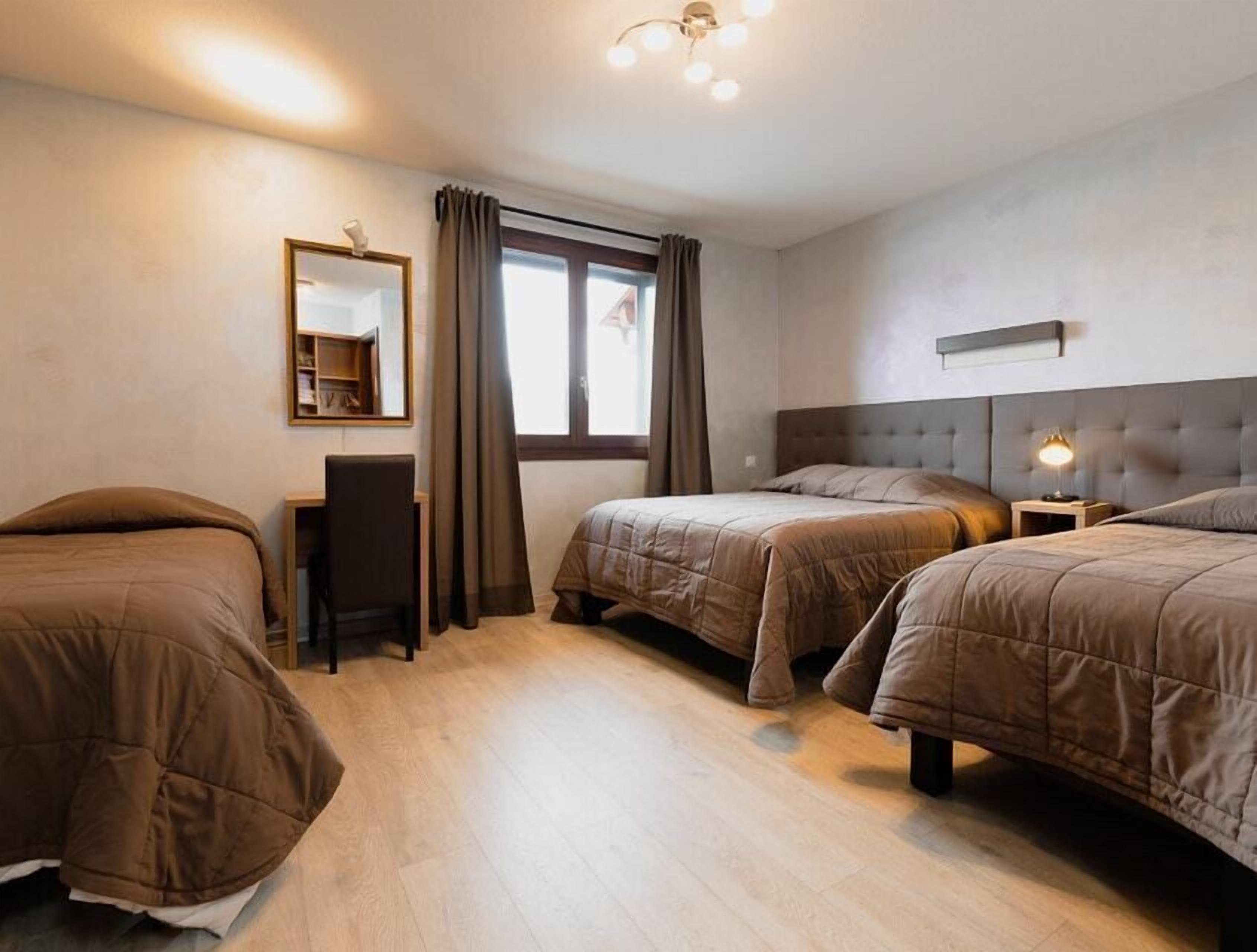 family room | cots/infant beds, rollaway beds, free wifi, bed sheets