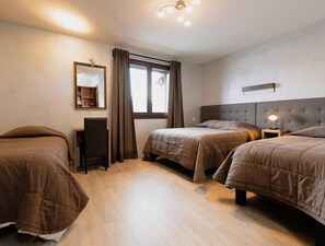 Cunas, camas plegables/adicionales, wifi gratis y ropa de cama 