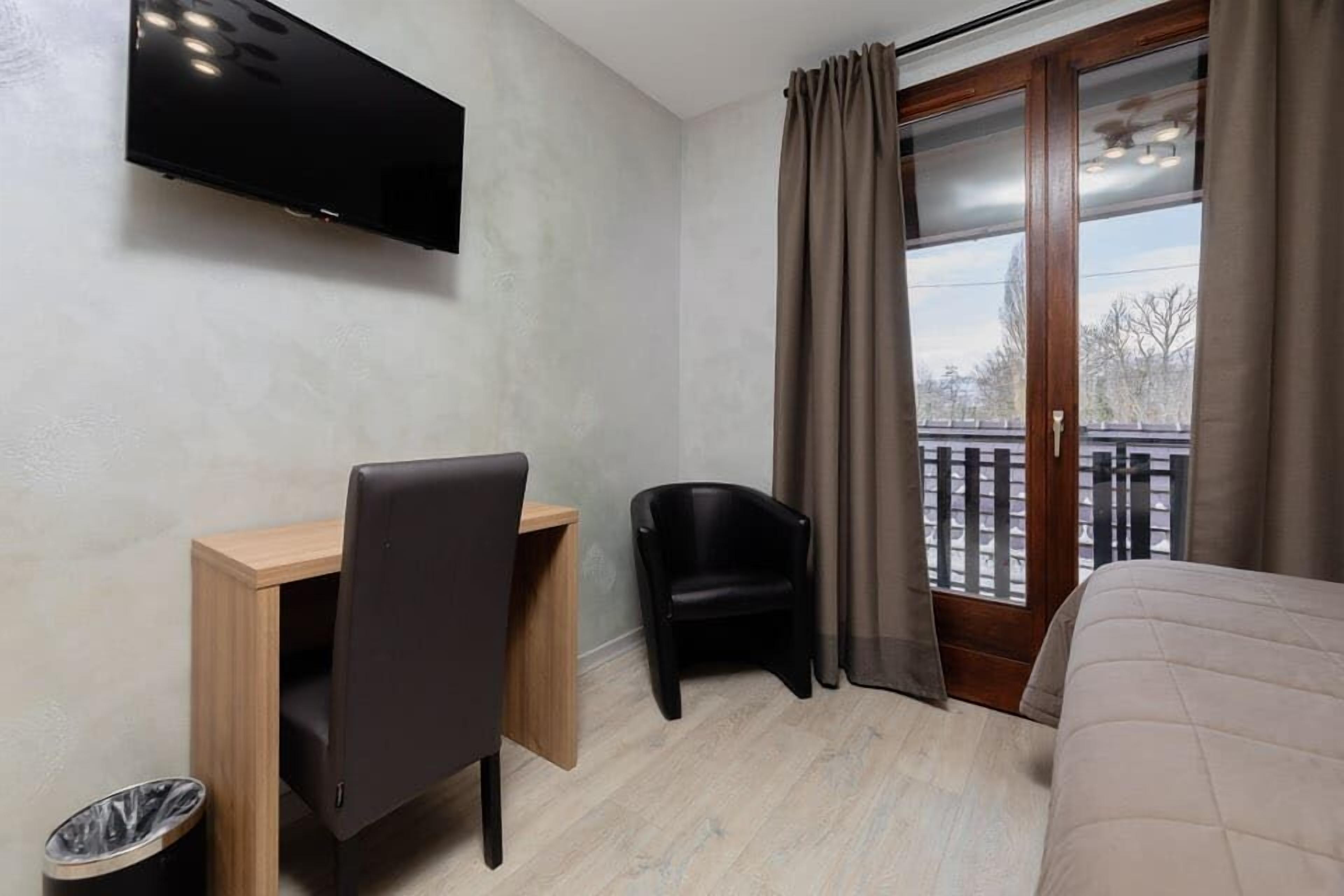 standard triple room | cots/infant beds, rollaway beds, free wifi, bed sheets