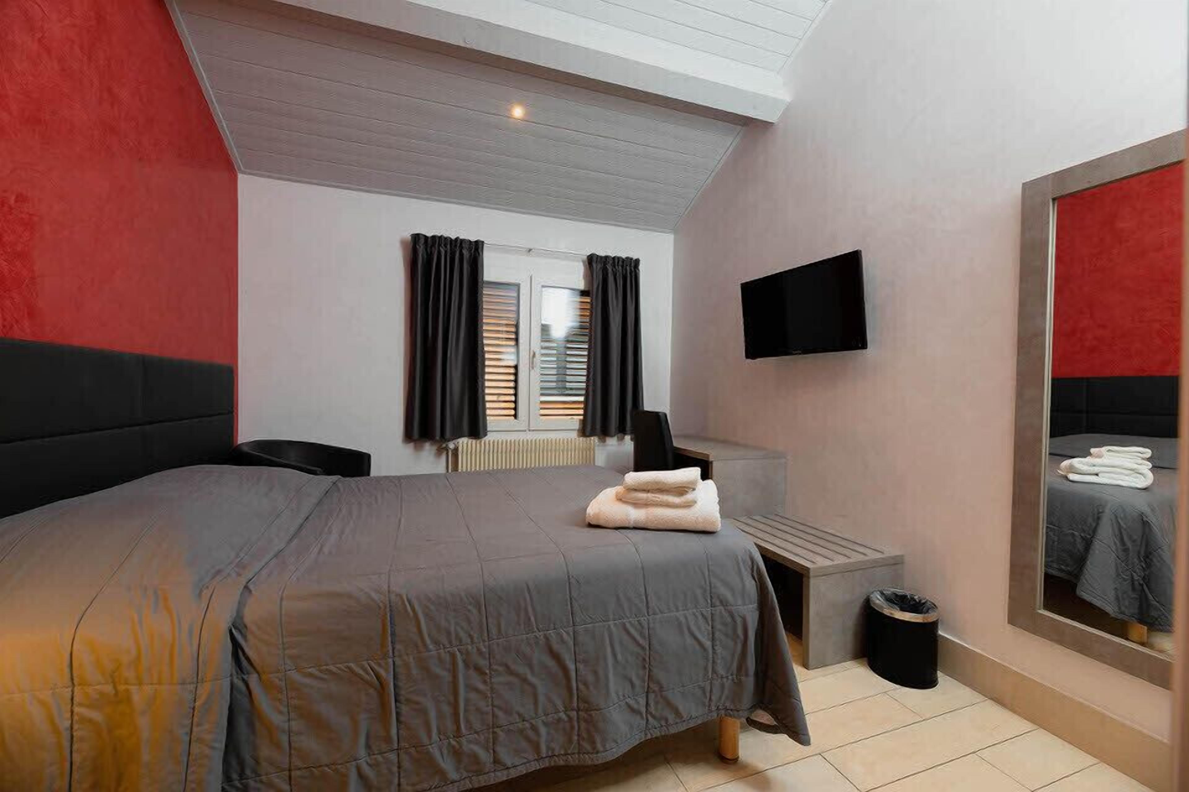 cots/infant beds, rollaway beds, free wifi, bed sheets