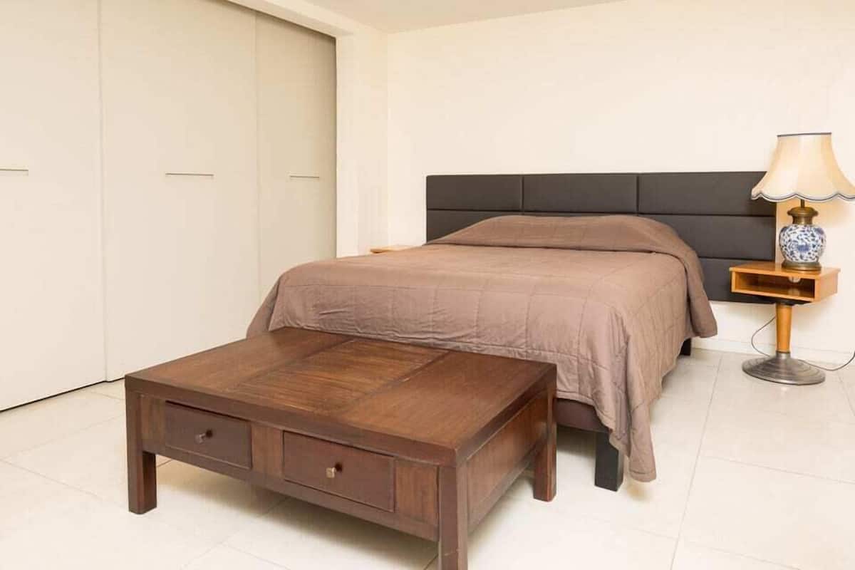 Cribs (surcharge), rollaway beds (surcharge), WiFi (free), bed sheets