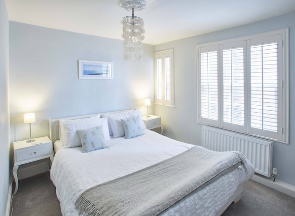 Two-Bedroom Apartment | 2 bedrooms, laptop workspace, iron/ironing board, free WiFi - The Gulls Nest (Whitby)
