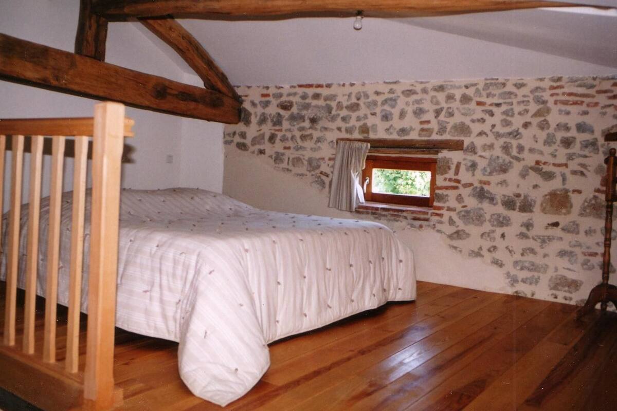 1 bedroom, individually decorated, individually furnished, rollaway beds