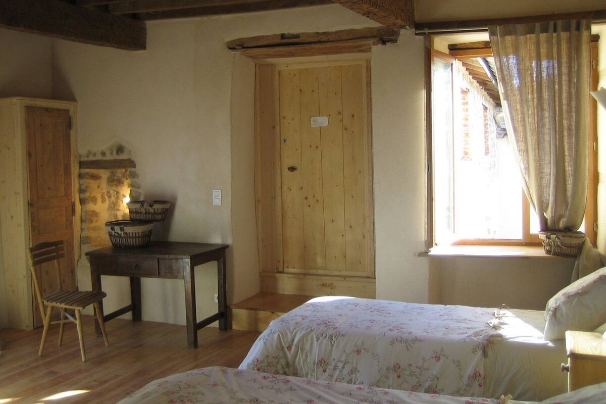 1 bedroom, individually decorated, individually furnished, rollaway beds