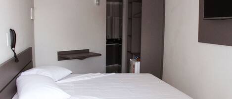 Minibar, escritorio, wifi gratis y ropa de cama