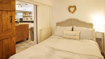 One-Bedroom Cottage | 1 bedroom, laptop workspace, iron/ironing board, free WiFi