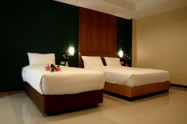 Standard Triple Room | Blackout drapes, bed sheets - BB Residence (Pattaya)