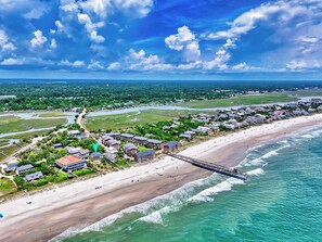 On the beach - Oceanfront, ground level beach duplex, boardwalk, screened porch, dog friendly (Pawleys Island)