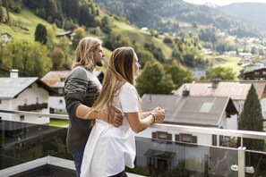 Häämatkahuone, 1 makuuhuone | Allergiatestatut vuodevaatteet, tallelokero huoneessa, pimennysverhot