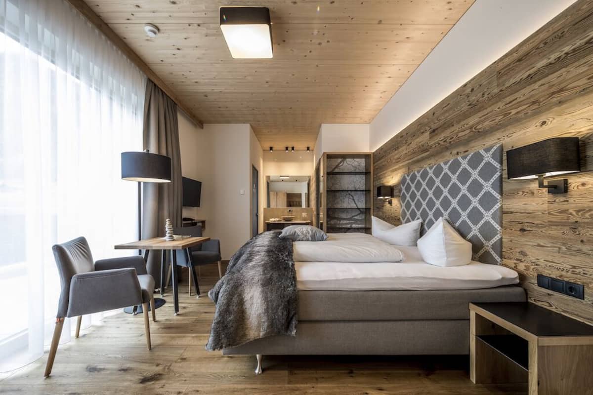 Premium Room | Hypo-allergenic bedding, in-room safe, blackout drapes, soundproofing