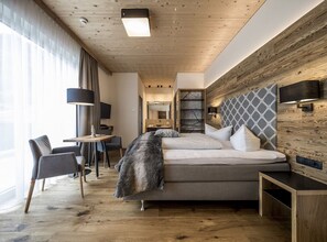 Habitació prèmium | Roba de llit hipoal·lergògena i caixa forta a l'habitació 