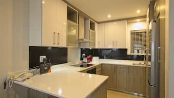 Luxury Apartment (Beachfront) | Private kitchen | Full-size fridge, microwave, oven, stovetop
