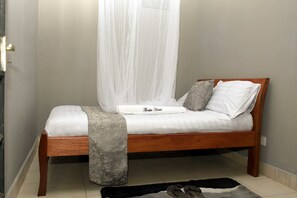 Appartamento, camere multiple | 3 camere, ferro/asse da stiro, Wi-Fi gratuito, lenzuola