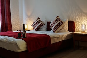 Habitación doble Confort | Minibar, escritorio, wifi gratis y ropa de cama 